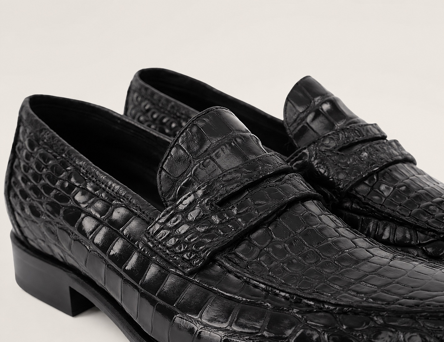 Black crocodile penny strap, side-panel texture and dark lining detail