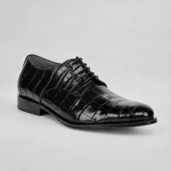 Alternate angle showing the black laces, alligator texture and unbranded dark grey lining
