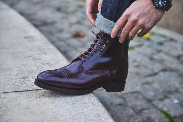 Shoes in autumn and winter article image