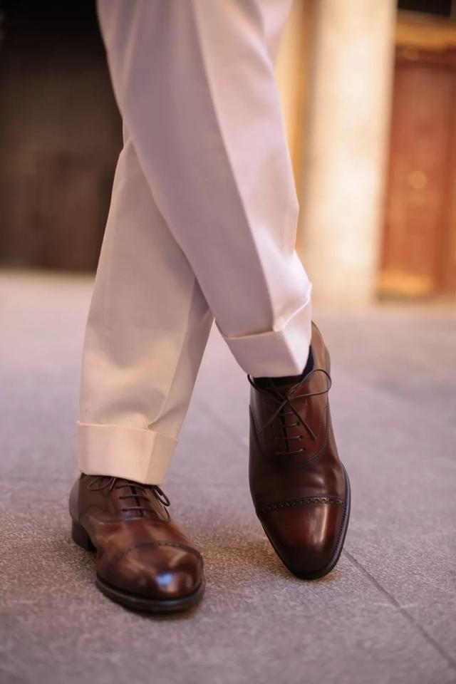 Shoes in autumn and winter article image