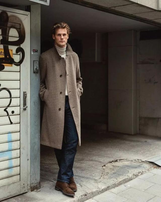 Shoes in autumn and winter article image