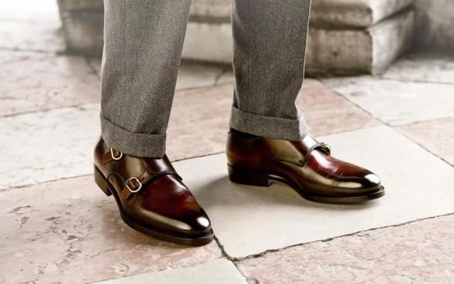 Shoes in autumn and winter article image