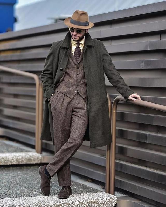 Shoes in autumn and winter article image