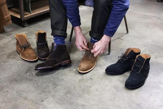 Shoes in autumn and winter article image