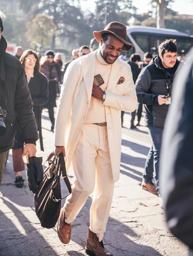 Shoes in autumn and winter article image