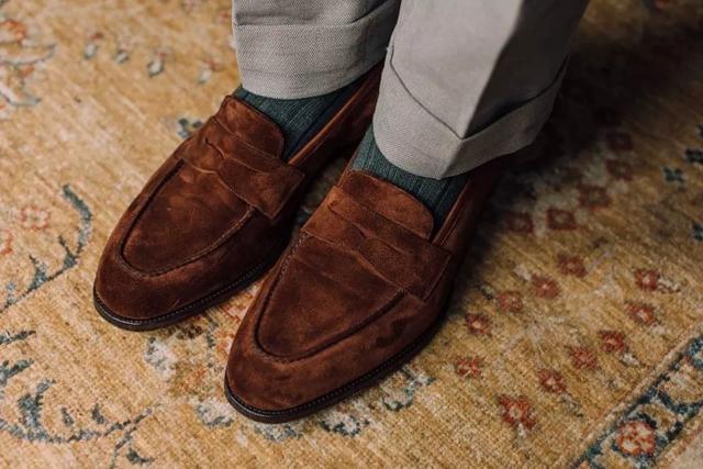 Shoes in autumn and winter article image