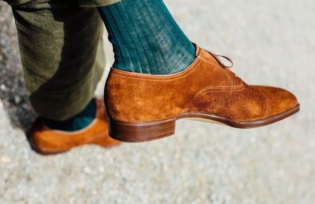 Shoes in autumn and winter article image