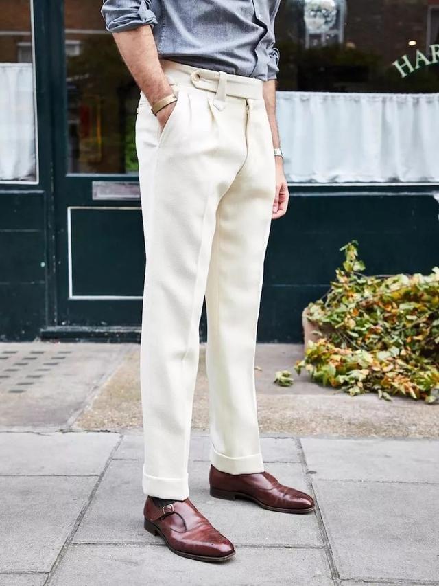 Shoes in autumn and winter article image