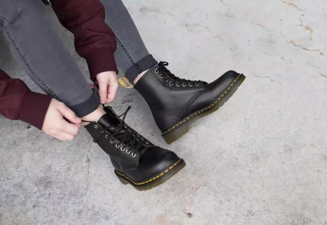 Handmade Leather Boots Mens Representative Style article image