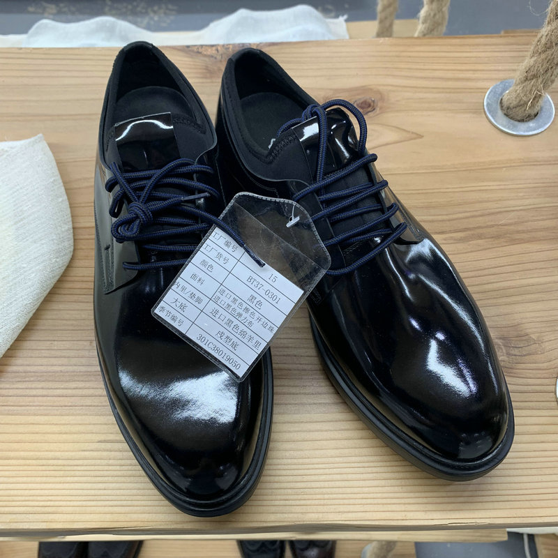 Men Classy Patent Leather Brogue Shoes