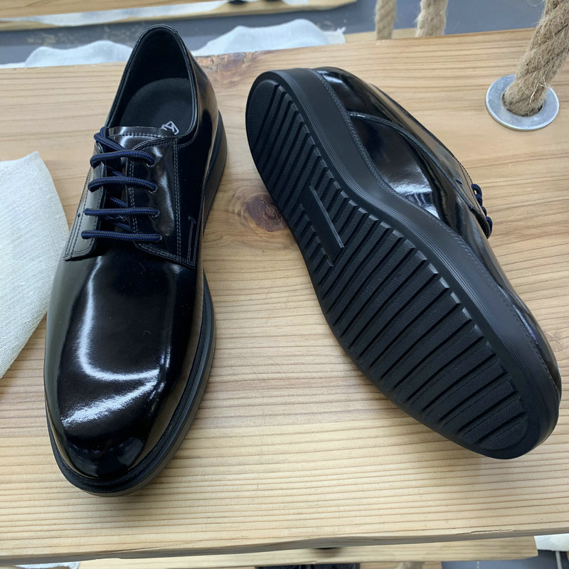 Men Classy Patent Leather Brogue Shoes image 6