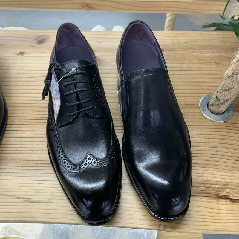 Men’s Carved Leather Shoes