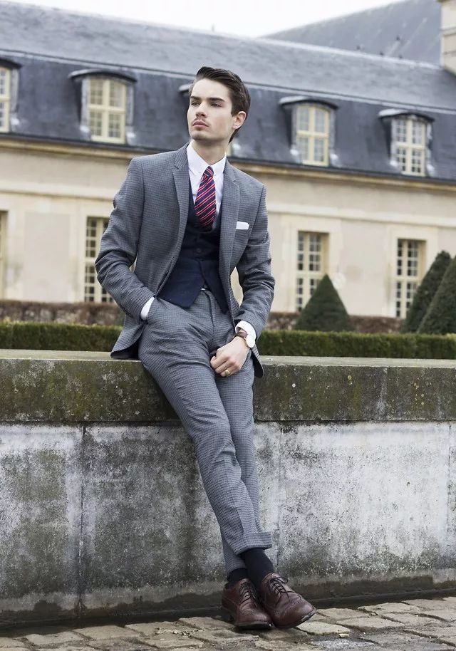 What kind of shoes do you wear to look gentleman article image