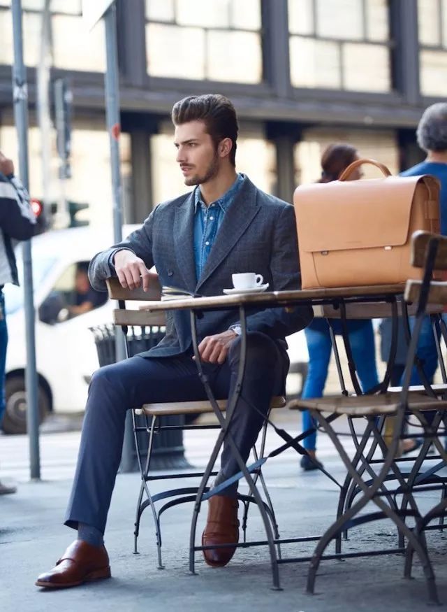 What kind of shoes do you wear to look gentleman article image