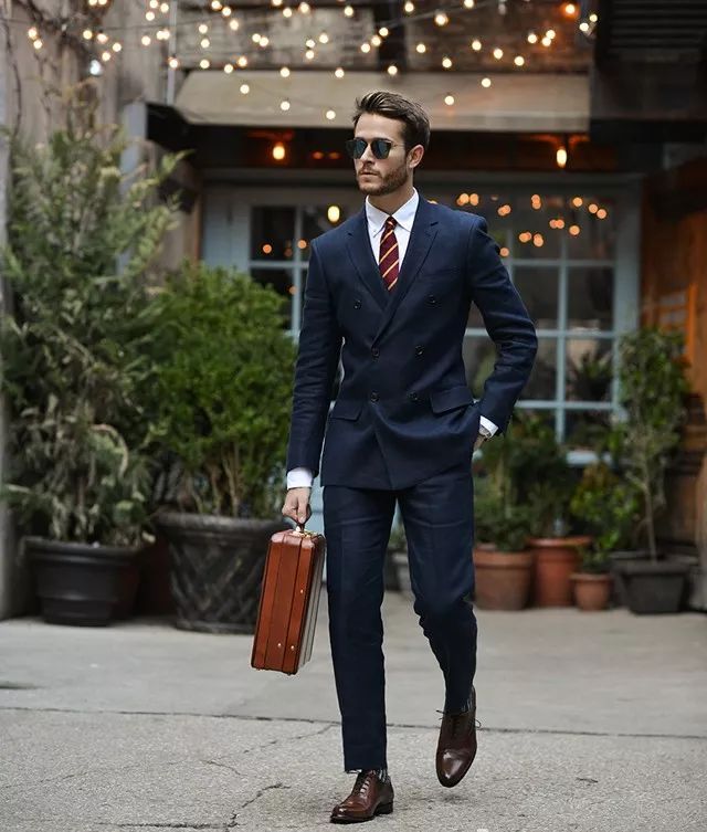 What kind of shoes do you wear to look gentleman article image