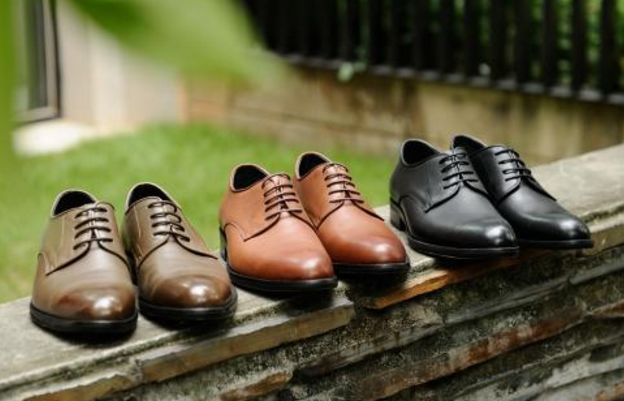 What kind of shoes do you wear to look gentleman article image