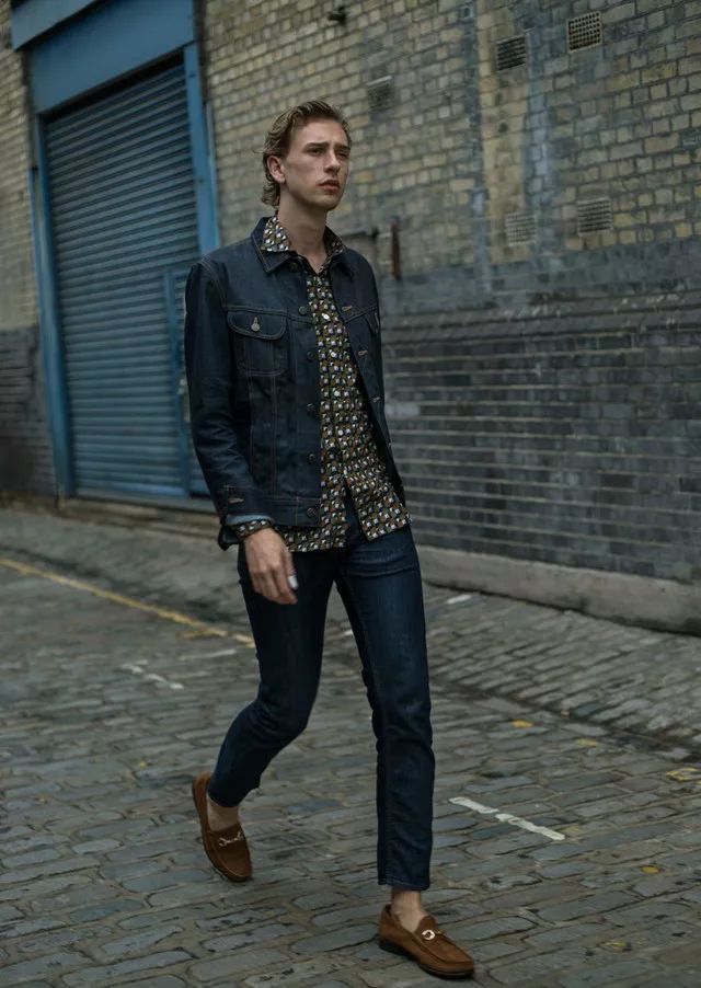 What kind of shoes do you wear to look gentleman article image