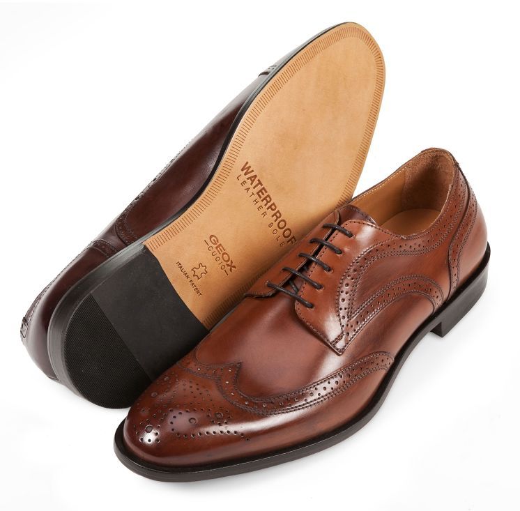 What kind of shoes do you wear to look gentleman article image