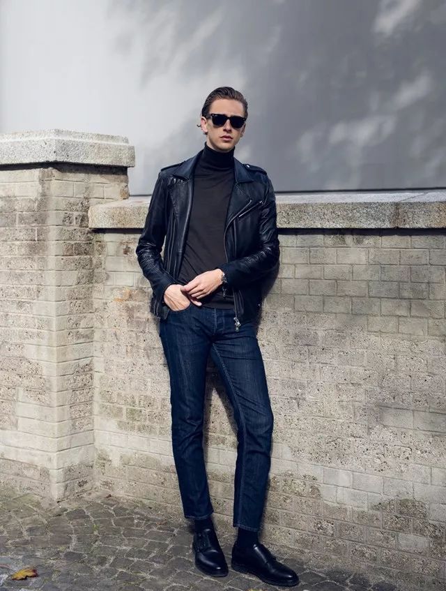 What kind of shoes do you wear to look gentleman article image