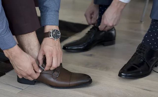 What kind of shoes do you wear to look gentleman article image