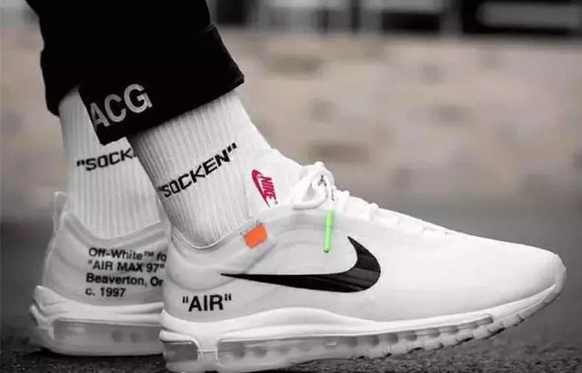 Running shoes fashion trend
