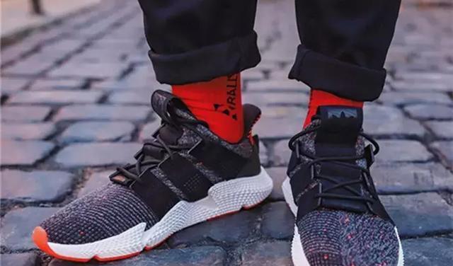 Running shoes fashion trend