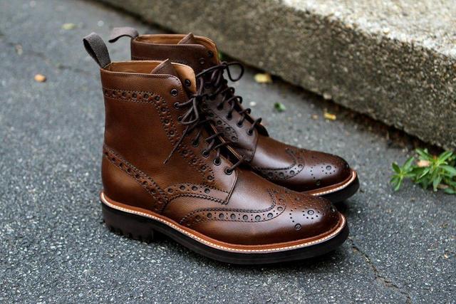 Brogue shoes definition article image