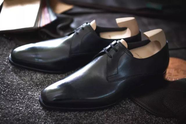 Different types of leather shoes article image
