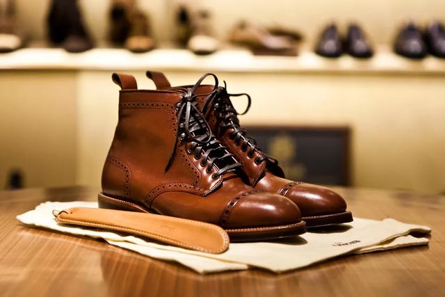 Brogue shoes definition article image