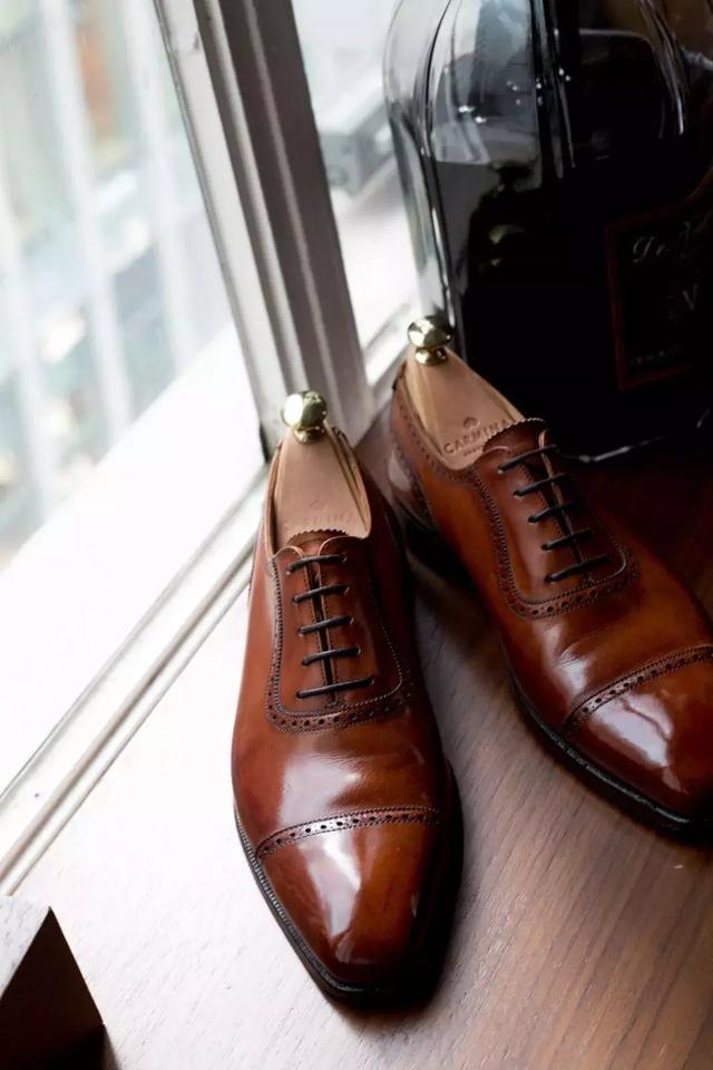Different types of leather shoes article image