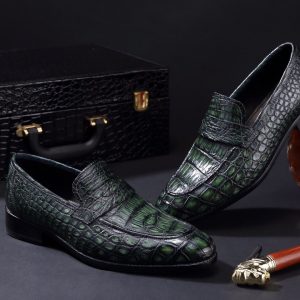 Crocodile Pattern Hasp Pointed Shoes