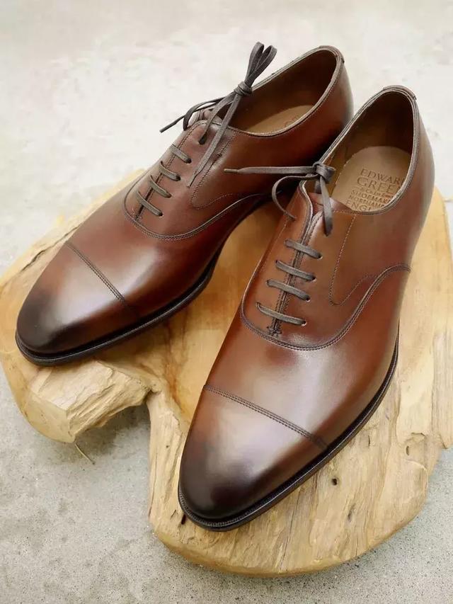 Cap toe shoes definition article image