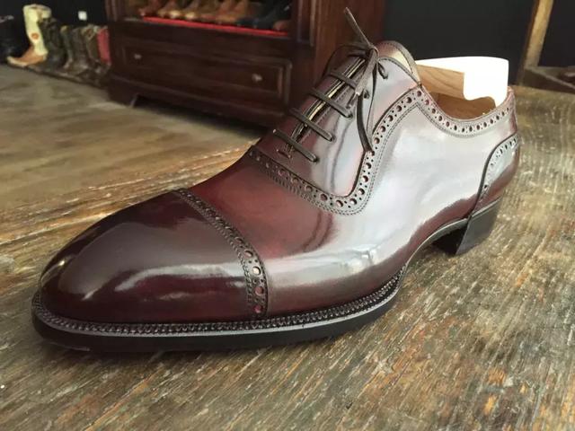 Cap toe shoes definition article image