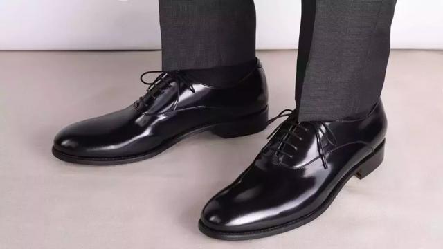 Cap toe shoes definition article image