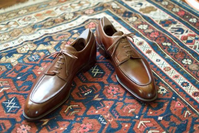 Cap toe shoes definition article image