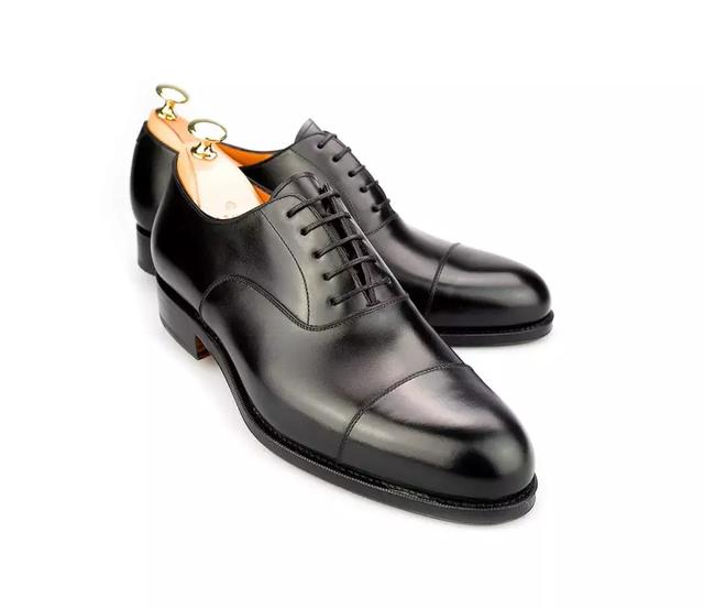 Cap toe shoes definition article image
