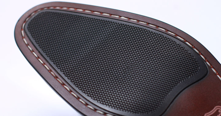 How to Customize Leather Shoes: Buyer Checklist for Samples and Production article image