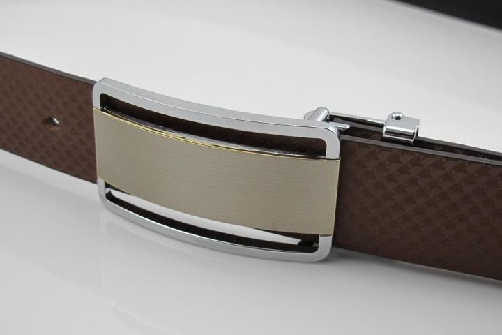 What does a real leather dress belt look like? article image