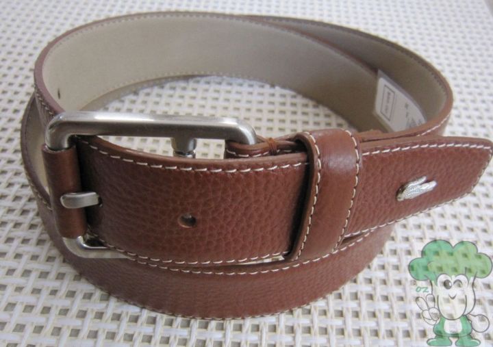 What does a real leather dress belt look like? article image