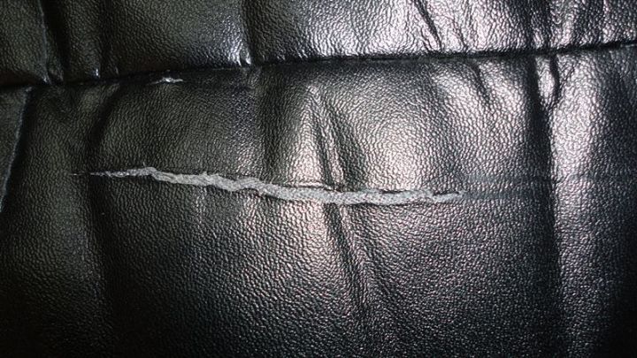 What does a real leather dress belt look like? article image