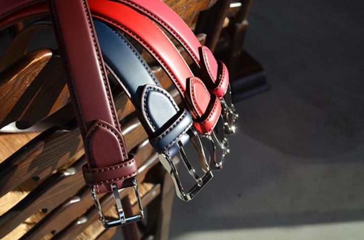 What does a real leather dress belt look like? article image