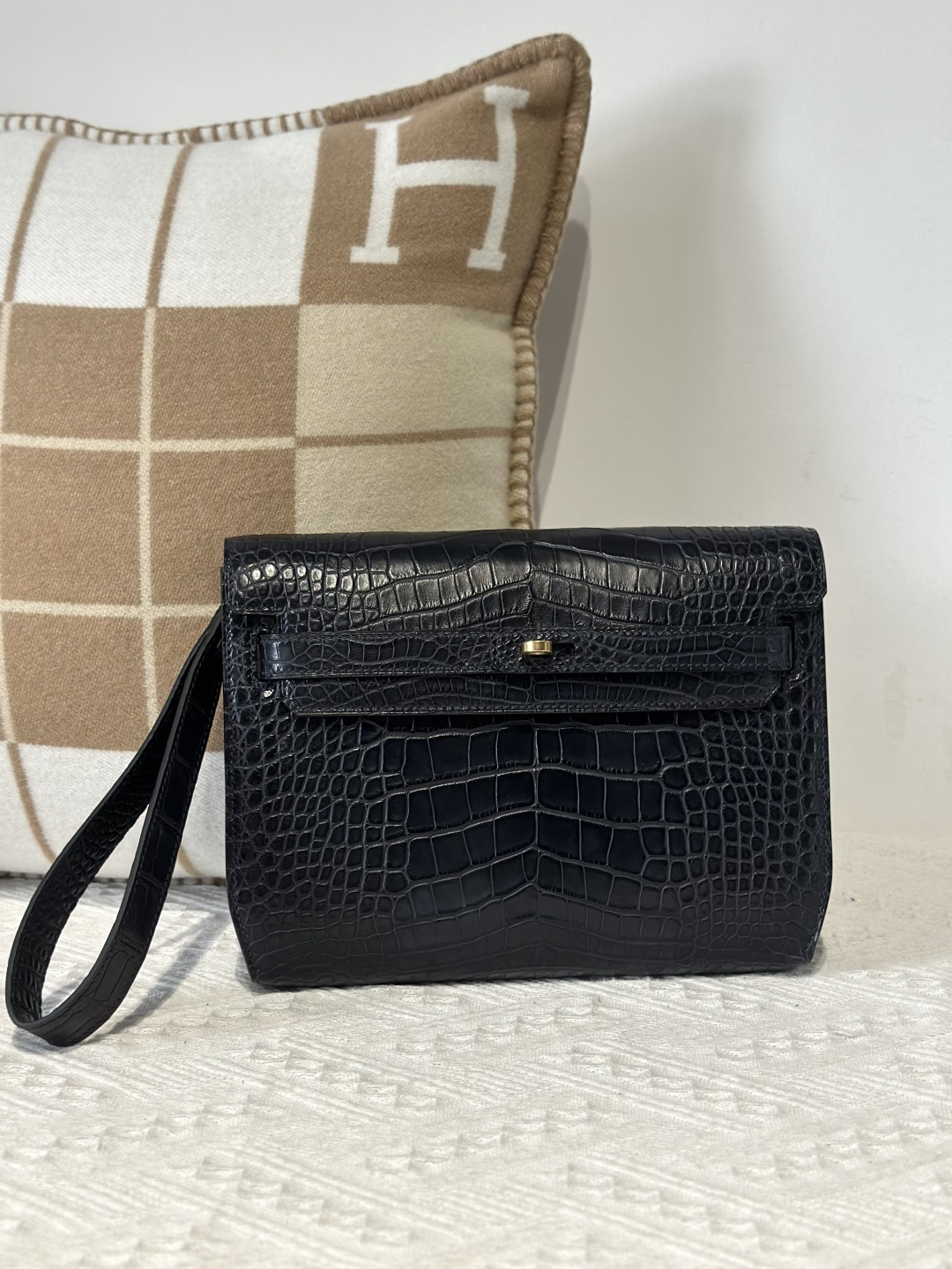 Alligator Leather Navy 25cm Matte Gold Hardware Clutch Bag WAB012