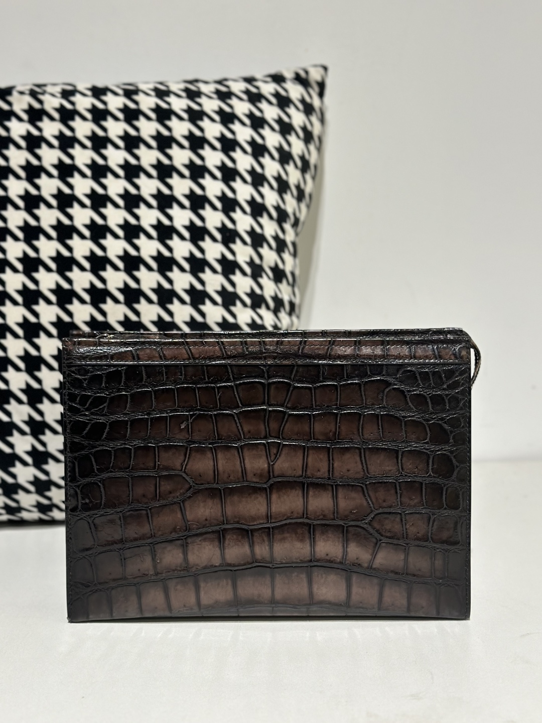 Crocodile Leather Men's Ash Gray Hand-Finished Silver Hardware Clutch Bag WCB038