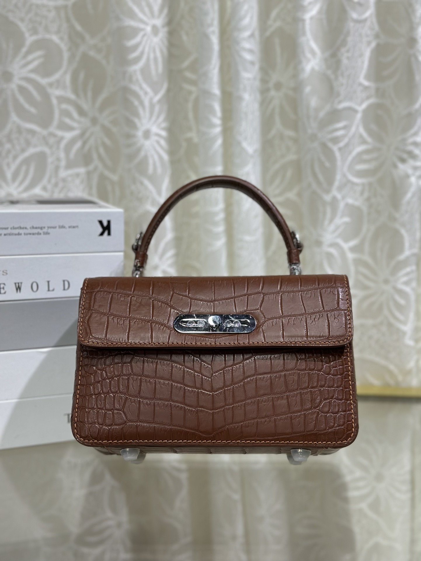 Crocodile Leather Women's Belly Cut Golden Brown Matte Metal Hardware Shoulder Bag WCB071 photo 2