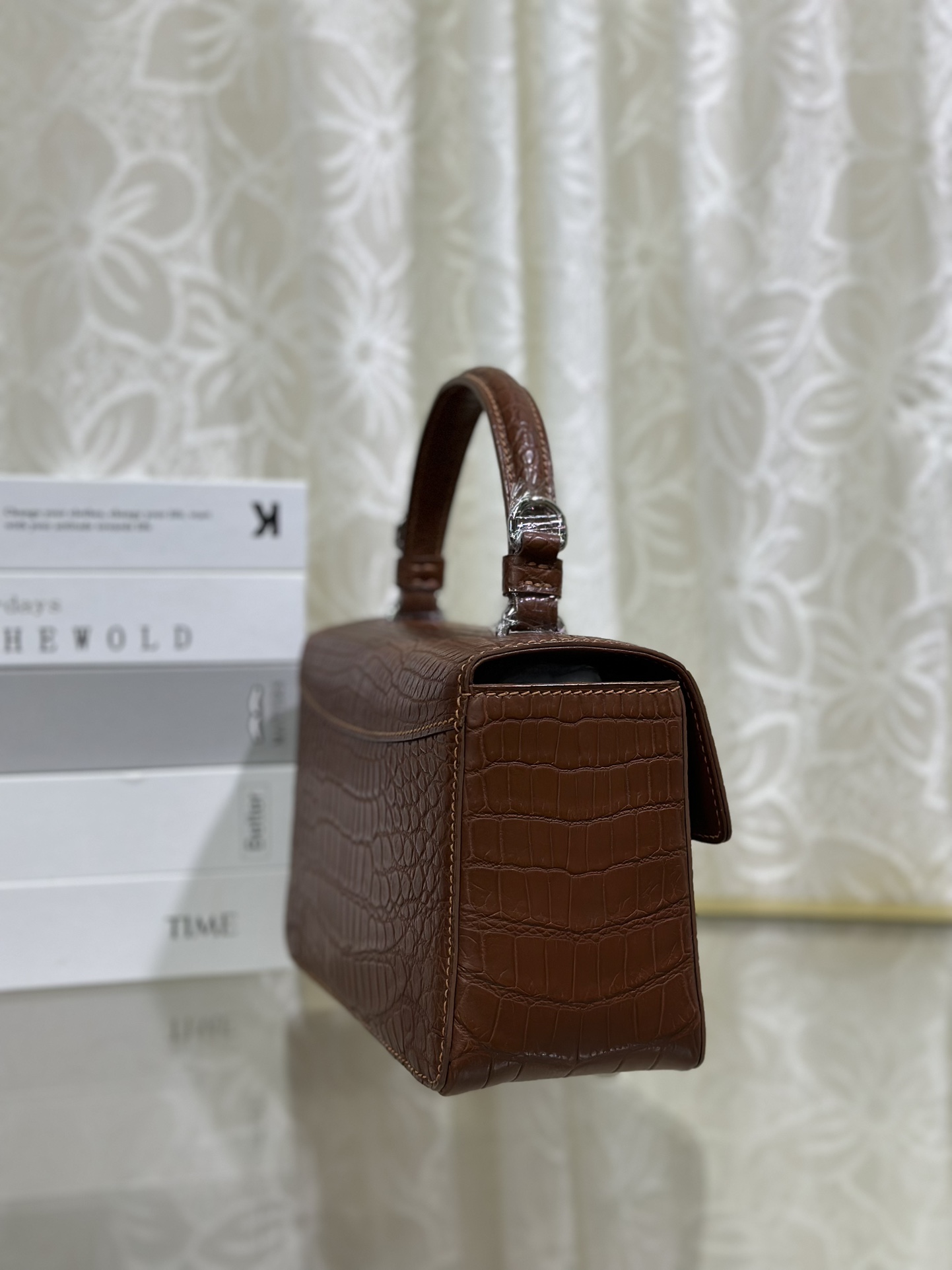 Crocodile Leather Women's Belly Cut Golden Brown Matte Metal Hardware Shoulder Bag WCB071 photo 5