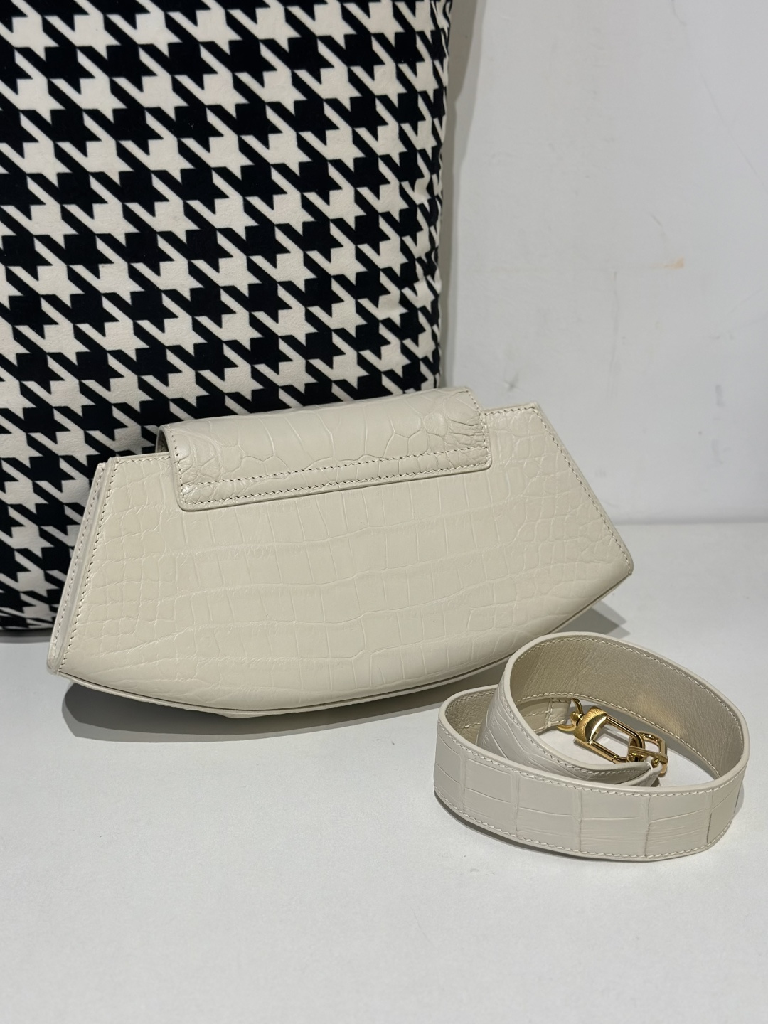 Crocodile Leather Women's Belly Cut Glacier White Gold Hardware Metal Hardware Clutch Bag WCB072 photo 3