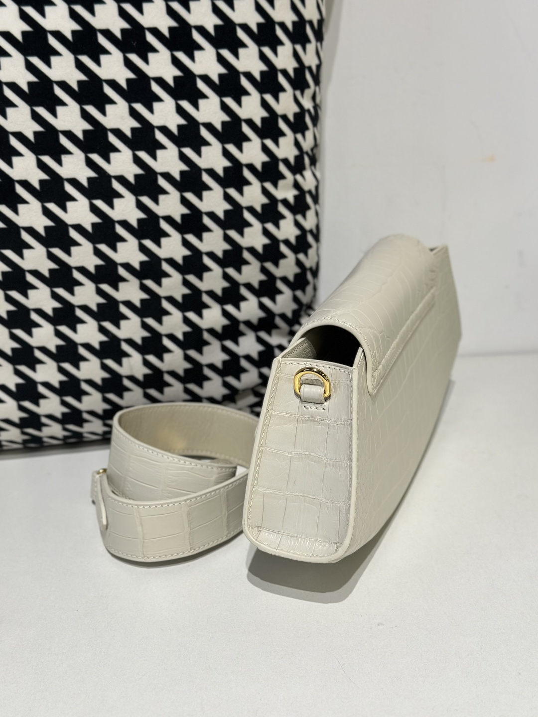 Crocodile Leather Women's Belly Cut Glacier White Gold Hardware Metal Hardware Clutch Bag WCB072 photo 4