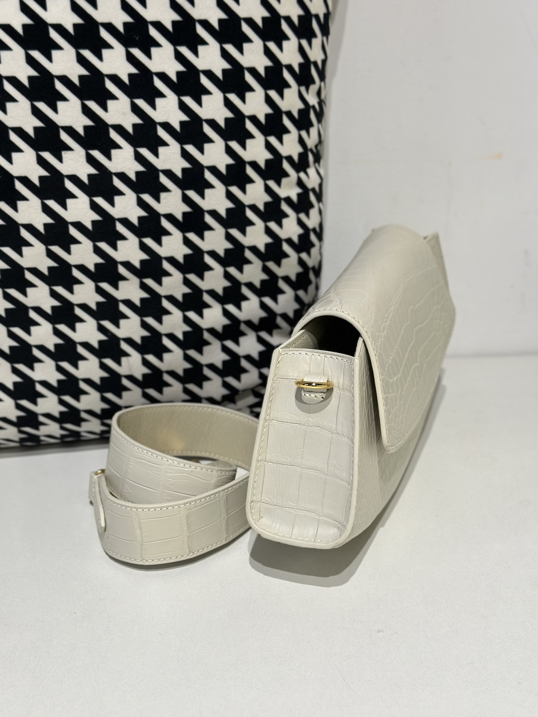 Crocodile Leather Women's Belly Cut Glacier White Gold Hardware Metal Hardware Clutch Bag WCB072 photo 5