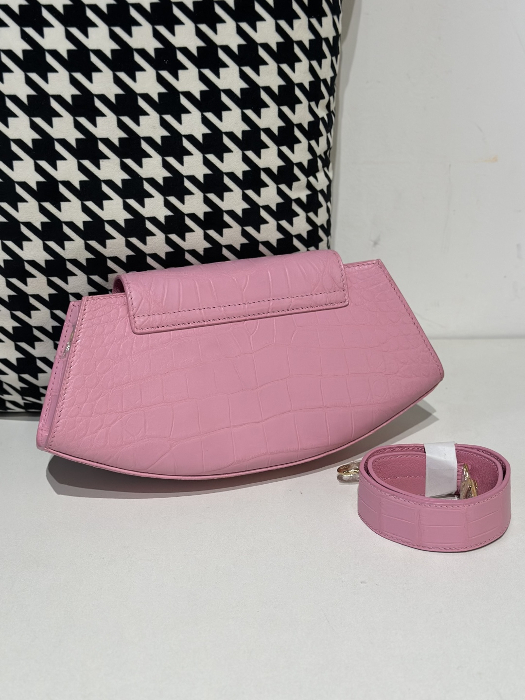 Crocodile Leather Women's Belly Cut Sakura Pink Gold Hardware Metal Hardware Clutch Bag WCB076 photo 3