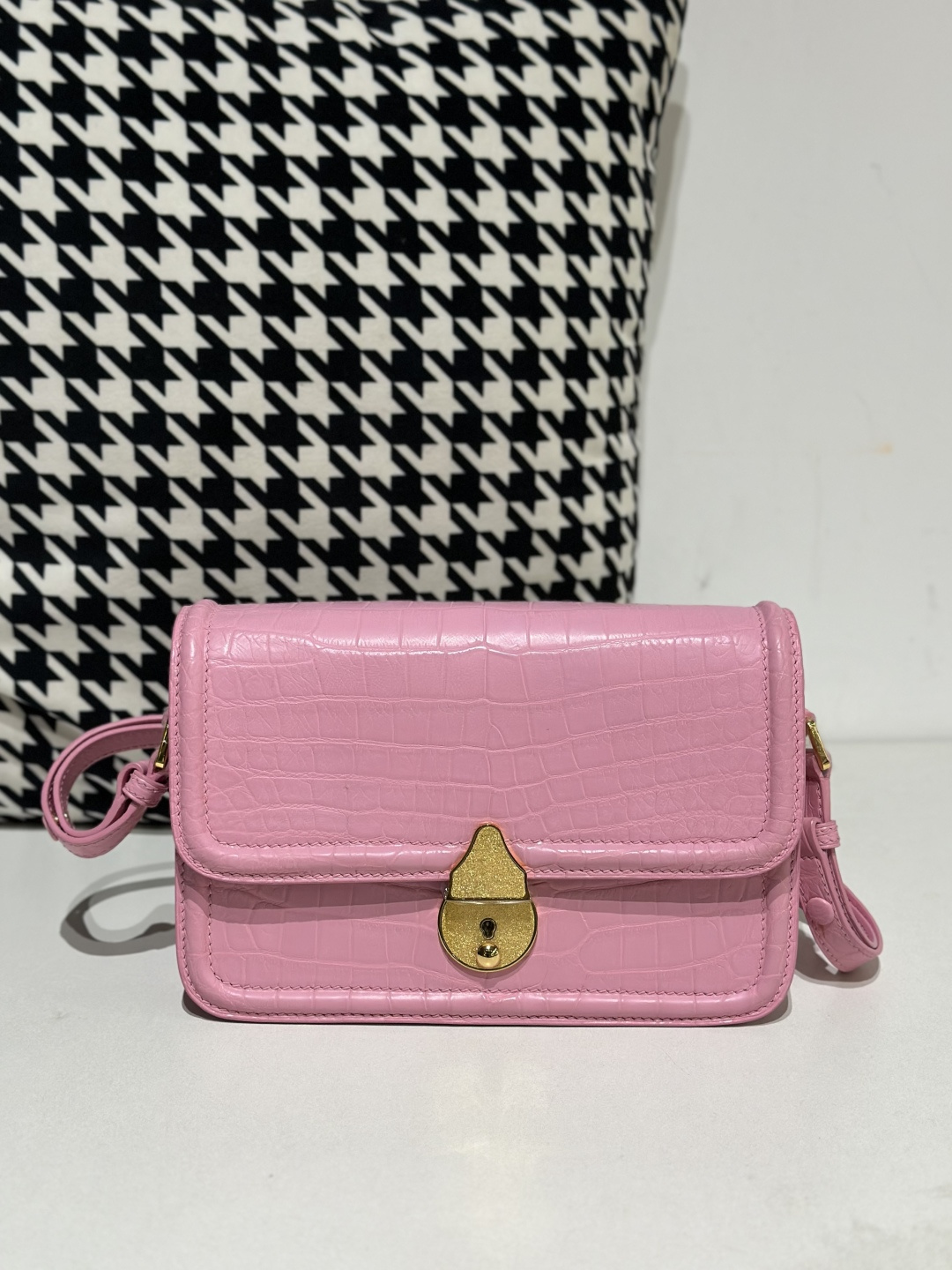 Crocodile Leather Women's Belly Cut Sakura Pink Gold Hardware Metal Hardware Shoulder Bag WCB234